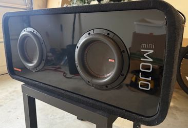 Gently Used Memphis MiniMojo Dual 8in Subwoofer & DS18 ZR1500.1D Amp