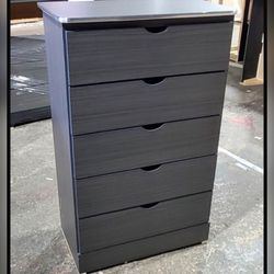 Five drawers dresser with rails