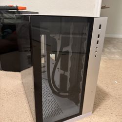 Lían Li O11 + NZXT KRAKEN 360mm AIO