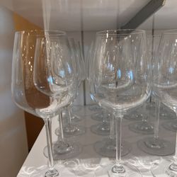 12 BRAND NEW GLASS WINE GLASSES