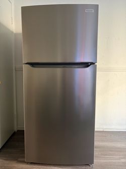 Frigidaire Top-Freezer Refrigerator – Stainless Steel Look
