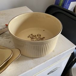 Pfaltzgraff Village Soufflé Casserole Dishes