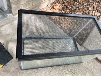 New 10 Gallon fish  tank with cover $15
