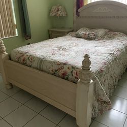 Queen Bedroom Set, Excellent Condition 