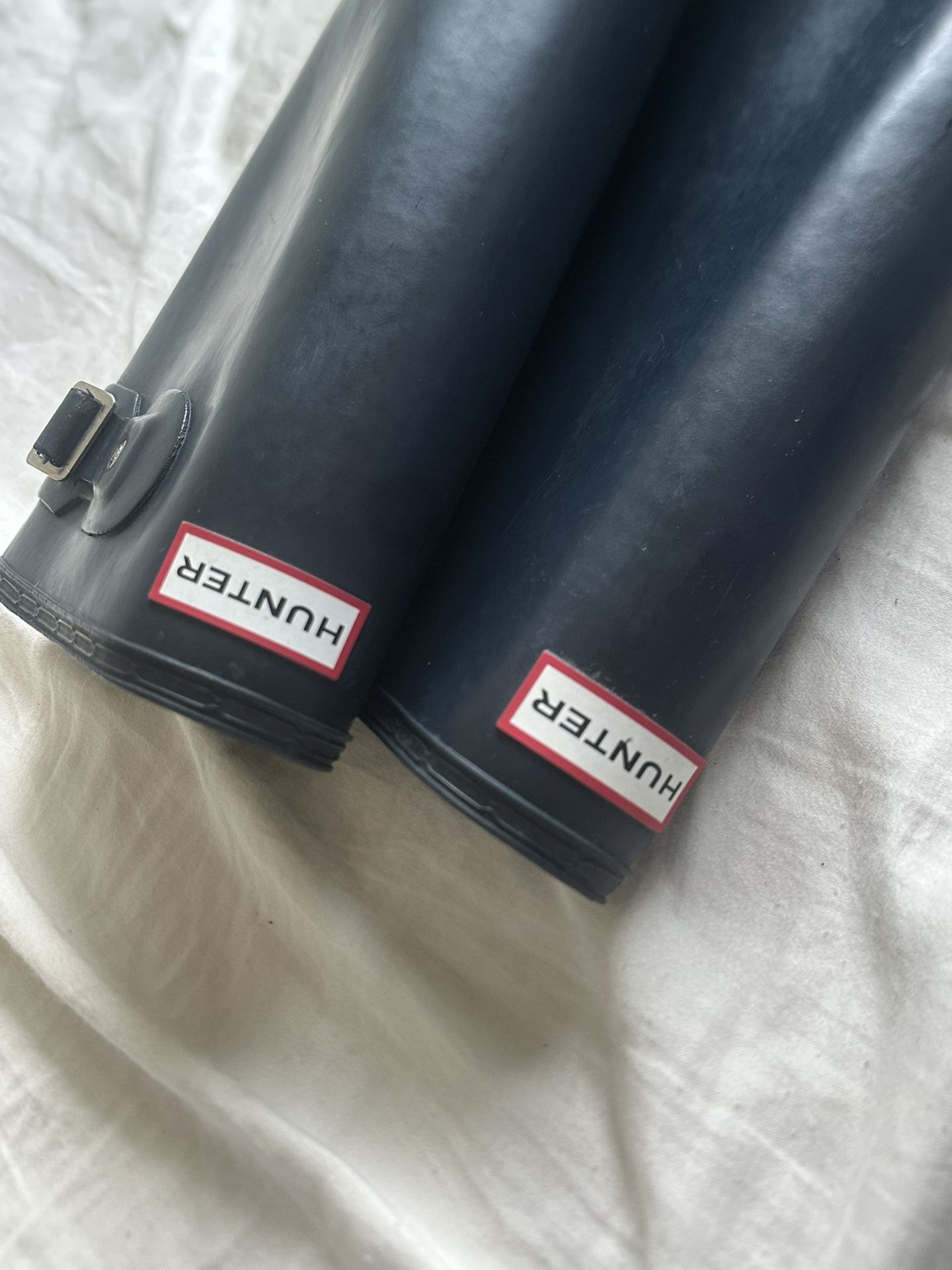 Hunter rain boots in dark navy blue