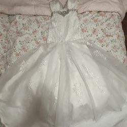 Beautiful BRAND NEW White Wedding Dress With Gems And Flower Designs 