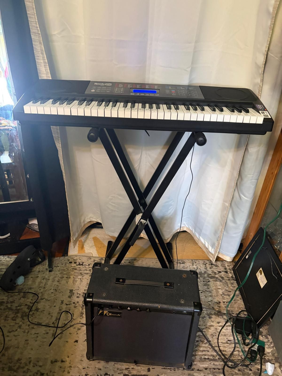 RockJam RJ761 61-Key Keyboard Super Kit. + amplifier no discount  This keyboard kit is designed for beginners, students, and hobbyists. It includes a 