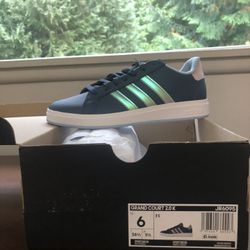 Brand NWT Adidas Grand Court 2.0, 6Y 7.5w