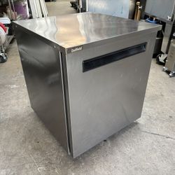 1 Door Stainless Steel NSF USA Commercial Restaurant Refrigerator Cooler Lo Profile 32” Tall 27” Wide Like New Works Great 