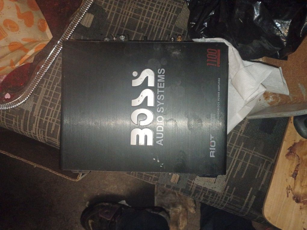 1100 W Boss Amp Monoblock