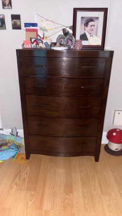 5-Drawer Solid Wood Dresser
