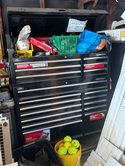 Big husky toolbox. Minor usage.