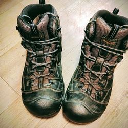 Keen hiking boots size 11