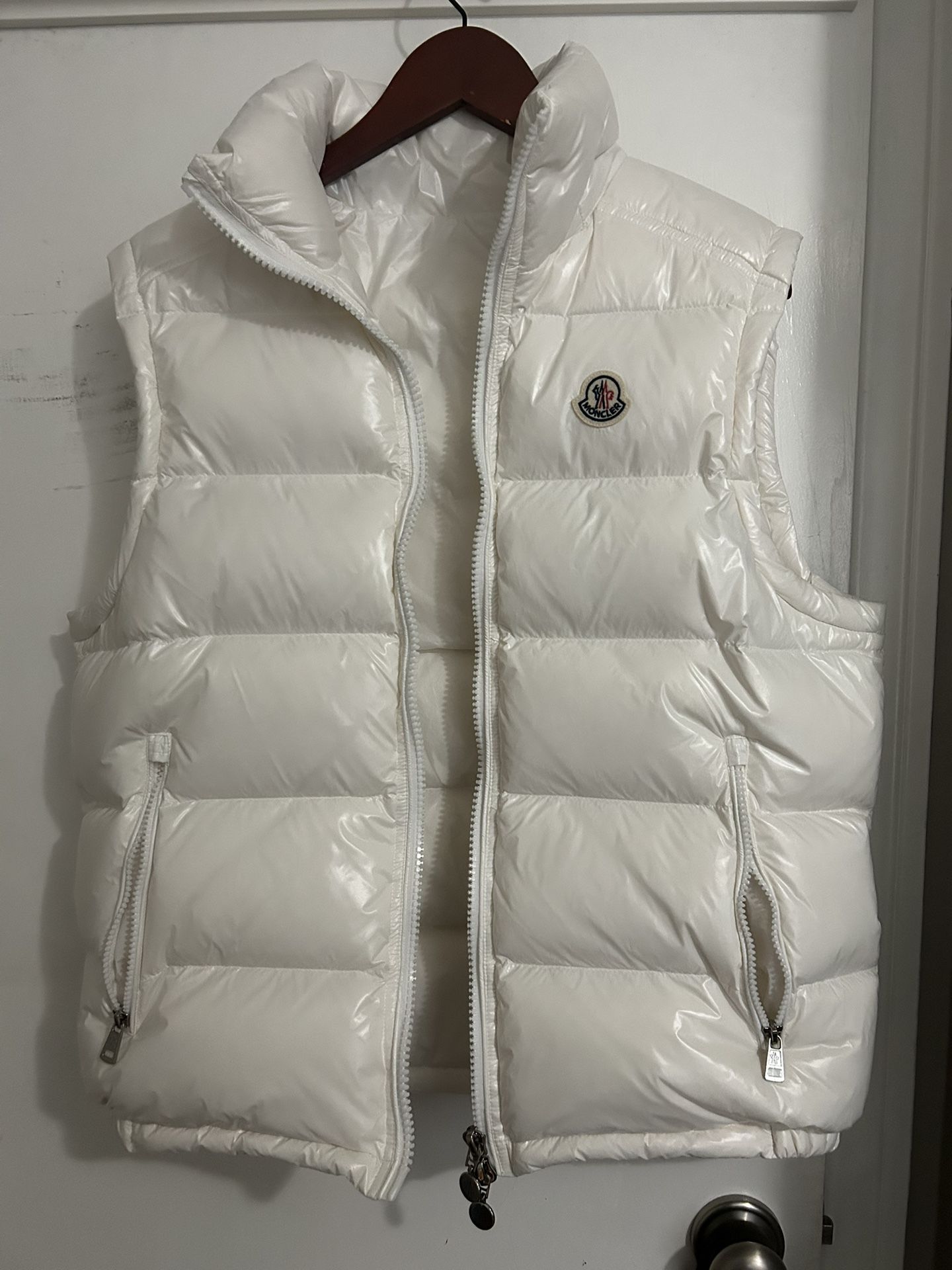 Moncler Bormes Vest (size M) (White)