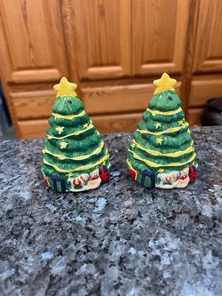 Ceramic Christmas Tree pair of Salt and Pepper Shakers. Brand Lindsey Jordan Designs. Size approximately 3 3/4 inches tall and 2 1/2 inches wide. P