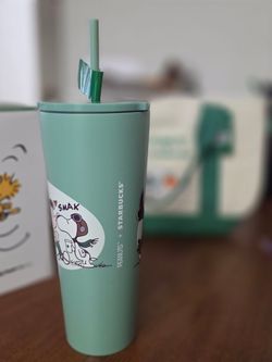 NEW LIMITED EDITION Starbucks Peanuts Snoopy & Green Reusable Tumbler w/ Straw