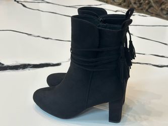 Suede tassel boots