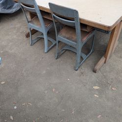 Children Art Desk & Chairs 