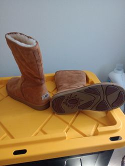 UGG#10 USA. $45