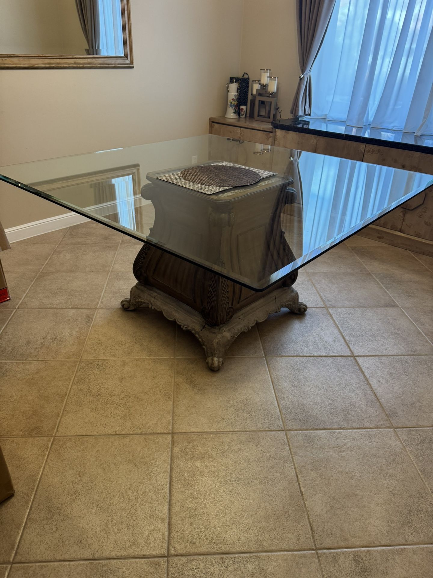 Elegant Glass Dining Table – Excellent Condition