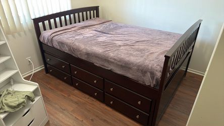 Double full and twin bed