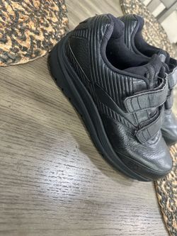 Woman sketchers in Guc size 7