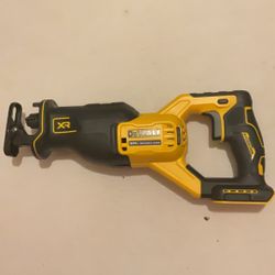 Brand New Dewalt 20 Volts XR Brushless Reciprocating Saw       150 Firm on Price.       150 Firme en Precio.