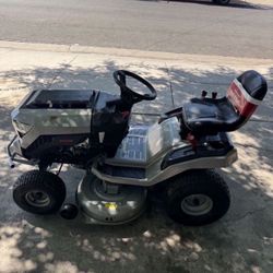 Murray MT200 42 in. 19.0 HP 540cc EX1900 Series Briggs and Stratton Engine Automatic Gas Riding Lawn