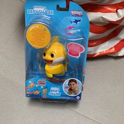 Pinkgfong Baby shark Fingerlings