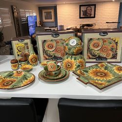 Vintage Set Of Gibson Sunflower Dishware 2 Complete Sets Of Service For 4 Plus Set Of 3 Bowls 2 Matching Platters 2 Dipping Dishes Salt And Pepper
