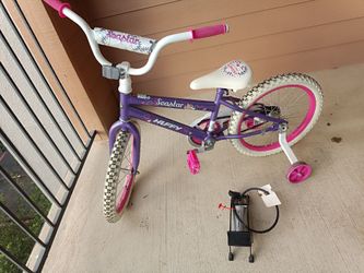 Kids bike with detachable training wheels