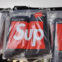 Supreme socks