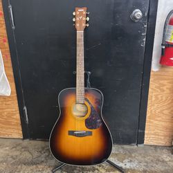 Yamaha Acoustic Guitar 