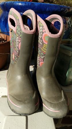 BOGS (girls) kids size 12