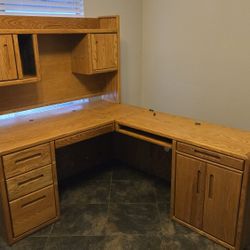 L Desk with Optional Hutch