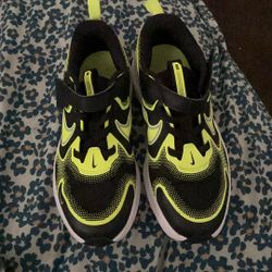 Nike Boys Size 3
