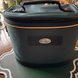 Gloria Vanderbilt Cosmetic Carry Bag.        NWOT