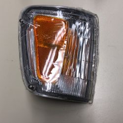 Toyota T100 Pickup 1993 To 1998 Corner Lamp Passenger side Assembly 