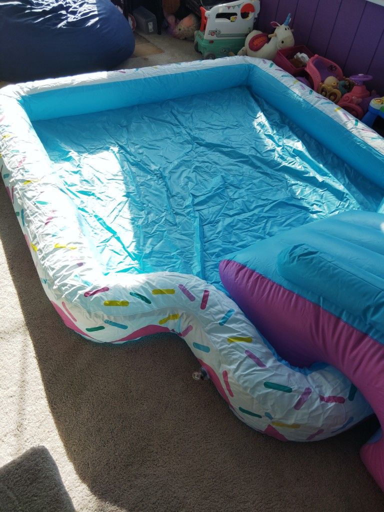 FAMILY SPLASH POOL WITH SLIDE AND SPRINKLER