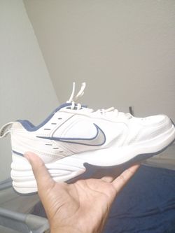 white NIKE AIR MONARCH IV Size 7