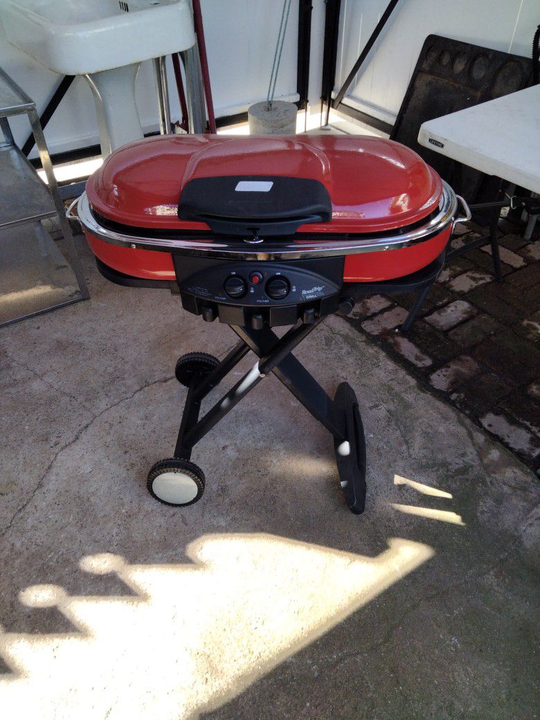 Coleman Road Trip Grill BBQ It Also Has The Cover And The Roller