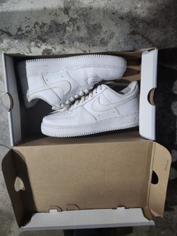 Nike Air Force 1 Low '07 - Triple White - Women size 8