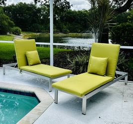 2 Modway Outdoor Lounge Chairs With Cushions And Pillows