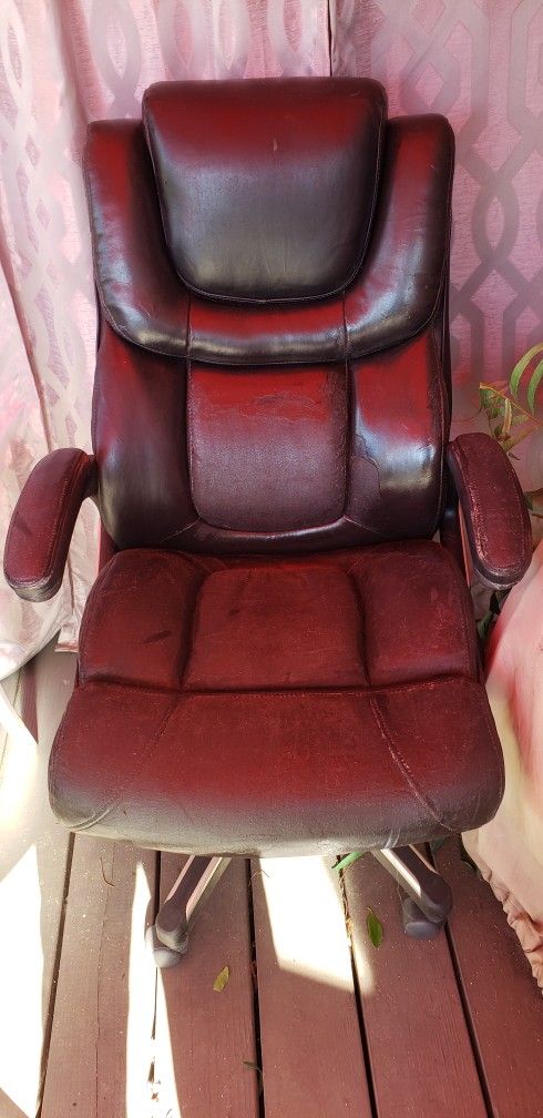 FREE Executive Leather Chair With Swivel