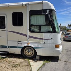 1999 National RV Tradewind 7370