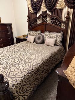 Queen bedroom set
