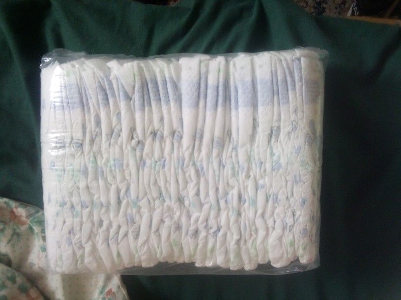 32 Pack Diapers Size 5 (Unopened)