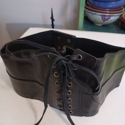 Size: One Size
Style: Corset Belt
Material: Faux Leather / Elastic
Theme: Boho, Western, Gothic, Festival