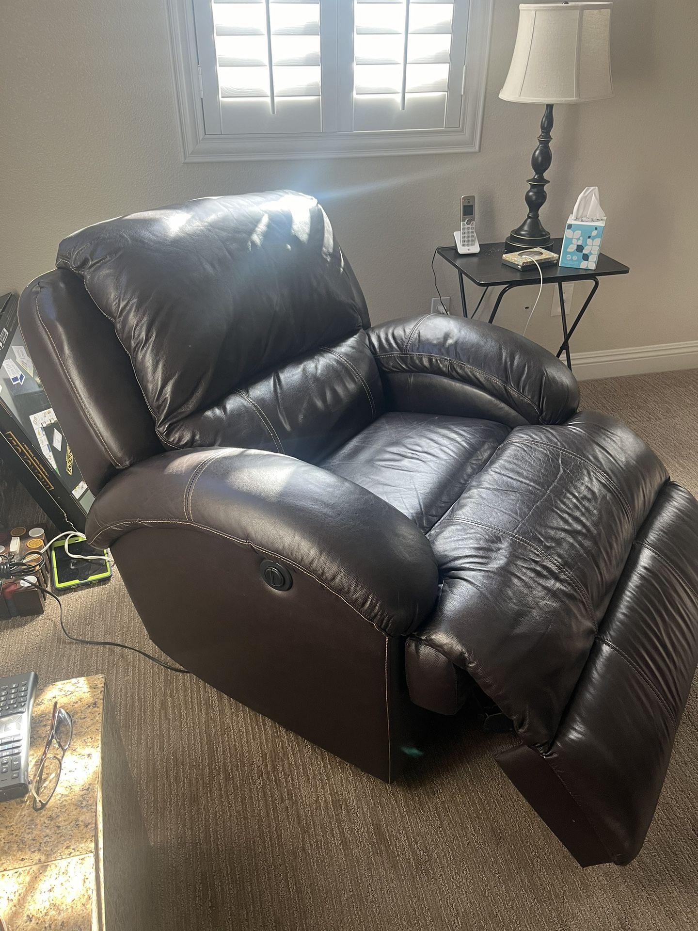 Electric Leather Recliner for Sale in Las Vegas, NV OfferUp