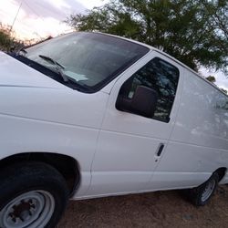 Ford F-150 2003.And Chevy Express 2005 